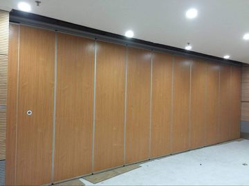 مجلس خشبي ماليزيا قابلة للطي جدران التقسيم ، تجاري جدار غرفة المقسم الصوتي