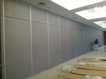 أقسام غرفة مؤتمر الصوت والدليل ، والنسيج الانتهاء ديكور الجدران الخشبية الانزلاق قابلة للطي
