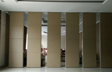 قابل للطي باب سوينغ ألواح خشبية قابلة للطي أقسام لوحة الحائط لغرفة اجتماعات المكتب