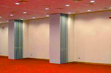 مواد الديكور المنقولة انزلاق الجدران التقسيم لغرفة الاجتماعات أعلى تعليق النظام