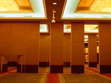 الجدران الخشبية المتنقلة انزلاق الجدران التقسيم لقاعة المؤتمرات حسب الطلب اللون