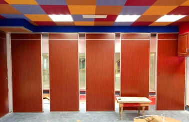 غرفة متعددة الوظائف قابلة للطي انزلاق الجدران التقسيم حسب الطلب اللون