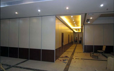 مكتب تقسيم الجدران الانزلاق ، الميلامين سطح للطي باب الألومنيوم الشخصي غرفة عزل الصوت المقسمات