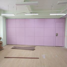 الفصول الدراسية قابلة للطي قابلة لإعادة الشحن الجدار أقسام خشبية والجلود الانتهاء من اللون الوردي