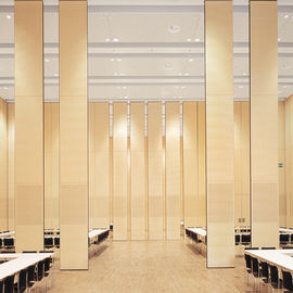 الخشب الصلب امتصاص الجدران انزلاق أقسام مرنة 85mm للمكتب وقاعة الاجتماع