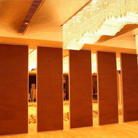 قاعة الولائم الصوتية المنقولة خشبية الجدران التقسيم قابلة للطي مع مزدوجة ممر الباب