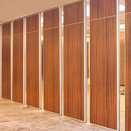 عازلة للصوت الأبواب المنقولة انزلاق جدران الجدران سطح خشبي ISO9001