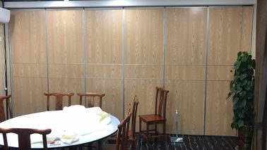 الجدران الألومنيوم قابلة للتشغيل مطعم مطعم عازلة للصوت قابلة للطي أقسام الجدار