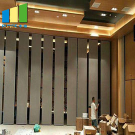 مركز دبي للمؤتمرات المقسمات الصوتية للغرف القابلة للتشغيل