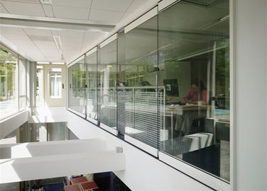 مقسمات غرفة Ebunge الصوتية فواصل جدارية بدون إطار من الزجاج المقسى للمساحات المكتبية
