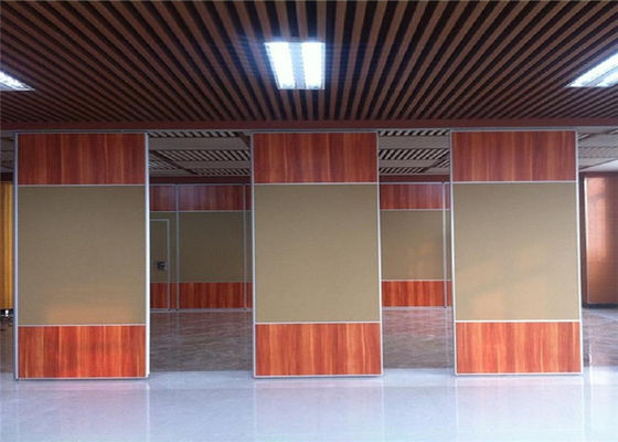 التحكم الوظيفي للجدار القابل للتشغيل في الفصل الدراسي لتقسيم غرفة قاعة الأحداث المدرسية