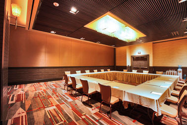 6m ارتفاع النسيج عازل للصوت جدار غرفة الصوتية الفواصل لقاعة الاجتماع