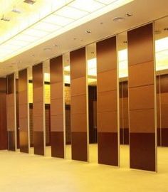 مطعم خشبي قابل للنقل يطوي جدار تقسيم ماليزيا 500mm عرض