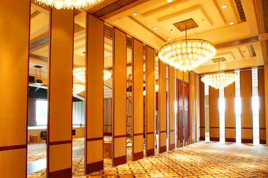 مقاومة التآكل جدران قابلة للطي خشبية للجدران قاعة الاجتماع 7M الطول