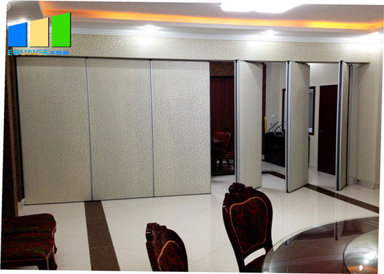 نيجيريا فندق جدار التقسيم المنقولة الصوتية خشبية معلقة قابلة للطي جدار التقسيم مع ألوان متنوعة