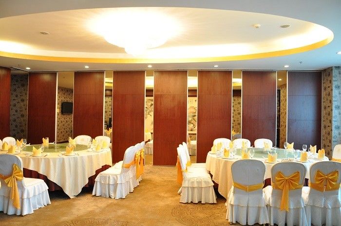 Ideal for Commercial and Hospitality Use Sliding Folding Partition Walls with Soundproof Technology